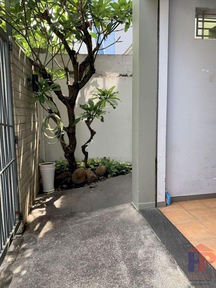 Bán biệt thự đường số 40 Quận 7, 1 trệt – 2 lầu, DT 6x18m, giá 16 tỷ