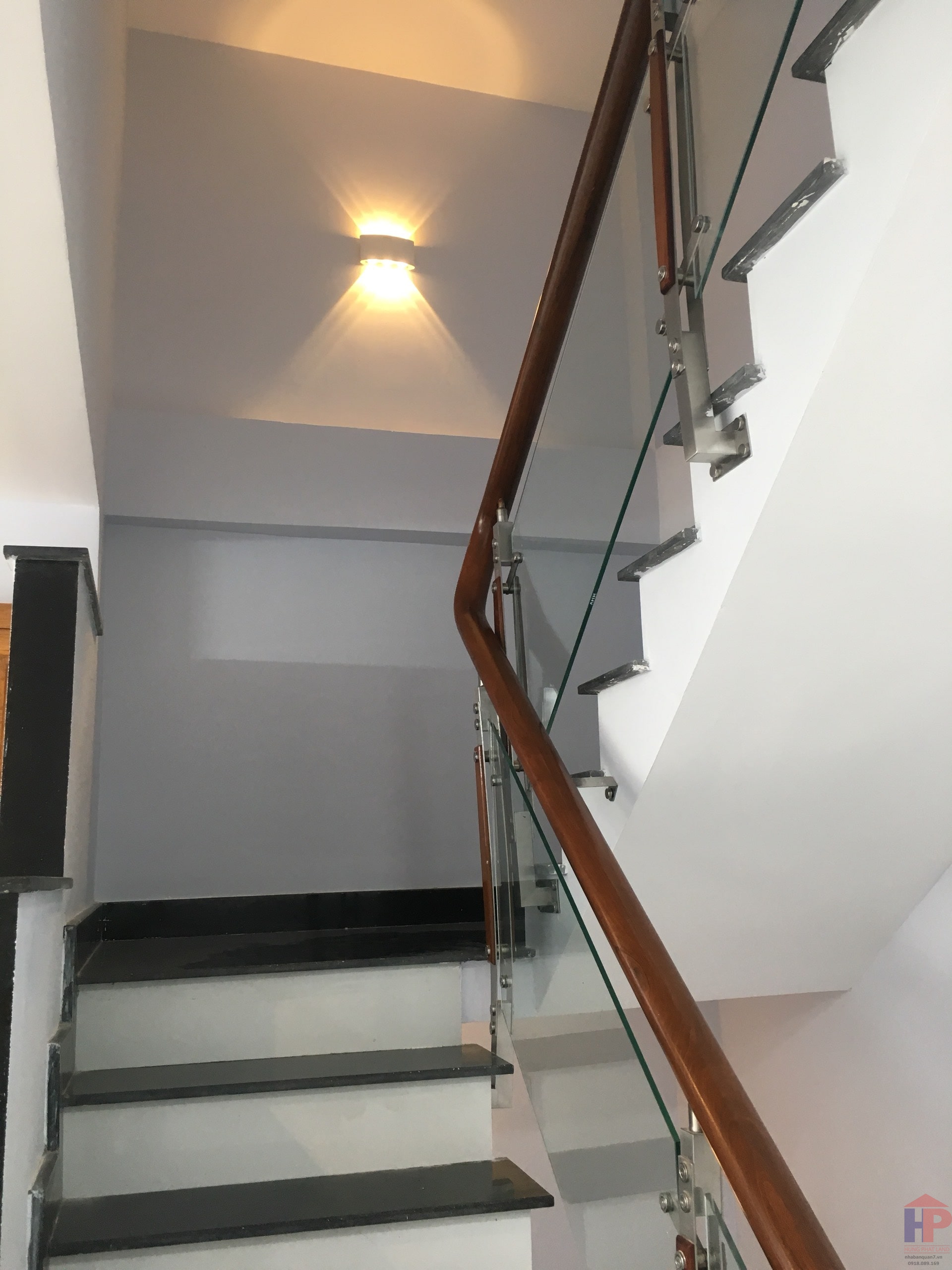 Bán nhà đường số 10 phường Tân Quy Quận 7, 1 trệt – 1 lửng – 2 lầu