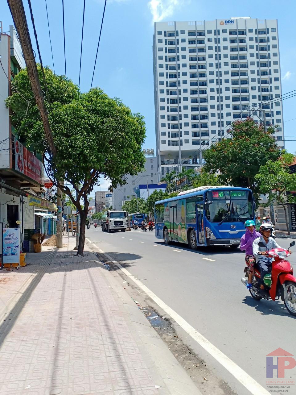 Bán nhà mặt tiền Huỳnh Tấn Phát Q7, nhà cấp 4, DT 5x20m, giá 18.7 tỷ