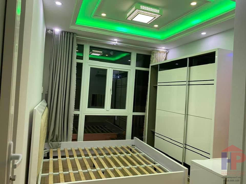 Bán nhà mặt tiền đường Xóm Chiếu Quận 4, trệt – lửng – 3 lầu, DT 27.5 m2, giá 5.5 tỷ