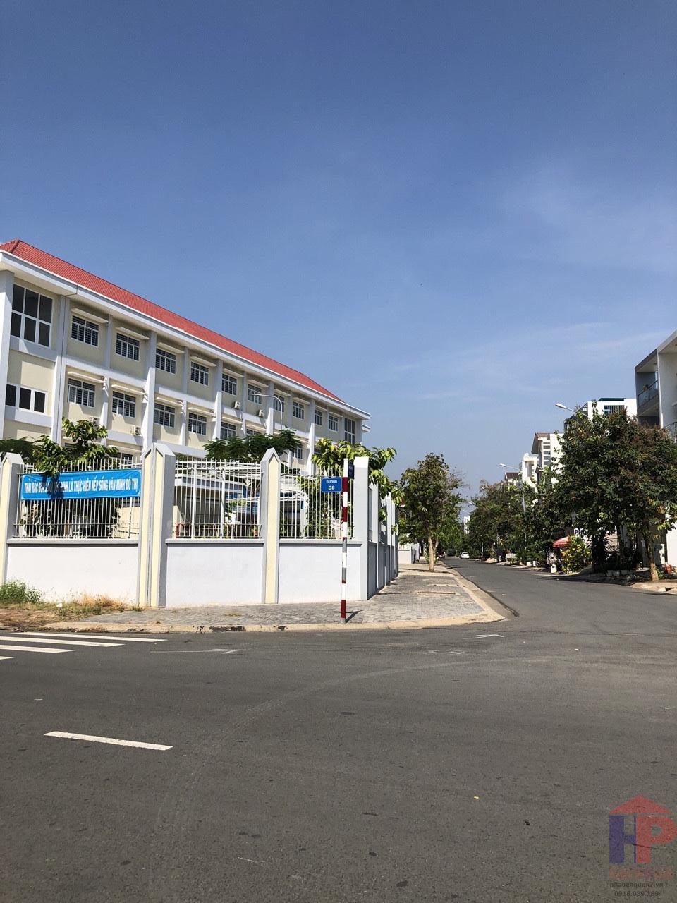 Bán đất mặt tiền Phạm Hữu Lầu Quận 7, hướng Bắc