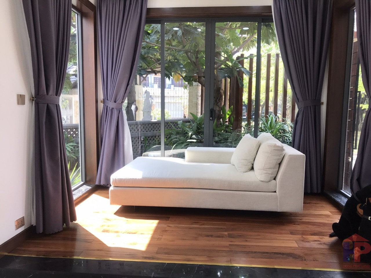 Bán biệt thự đường Trần Trọng Cung Q7, 3 lầu, DT 11x33m, giá 45 tỷ