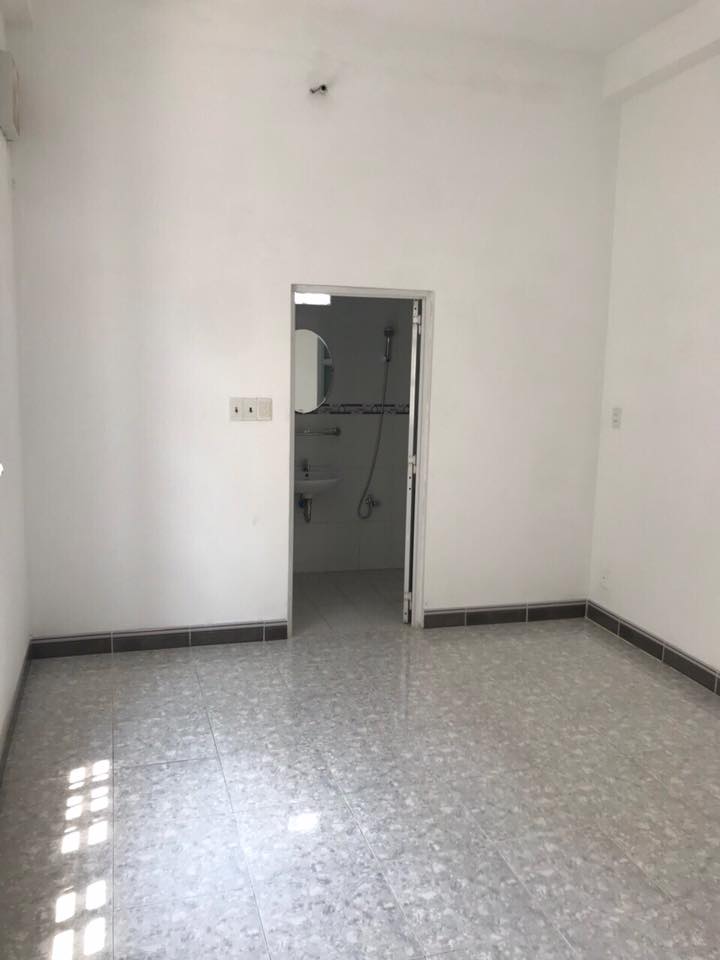 Bán nhà mặt tiền Huỳnh Tấn Phát, phường Tân Phú, quận 7 Diện tích 3.5*19m công nhận 53m2 diện tích sử dụng 137m2.. LH:0352161628(gặp vũ)