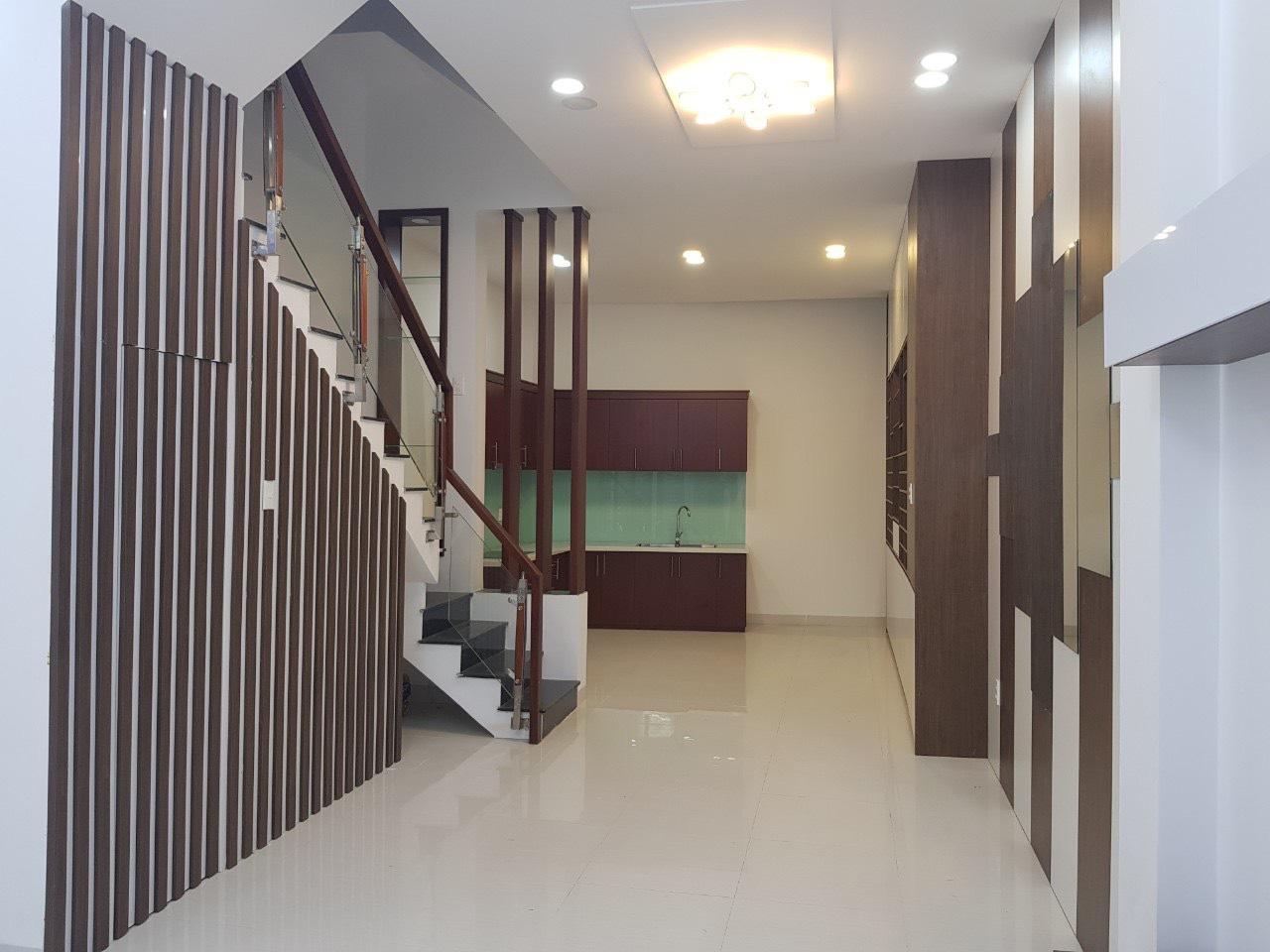 Bán nhà hẻm xe hơi Quận 7