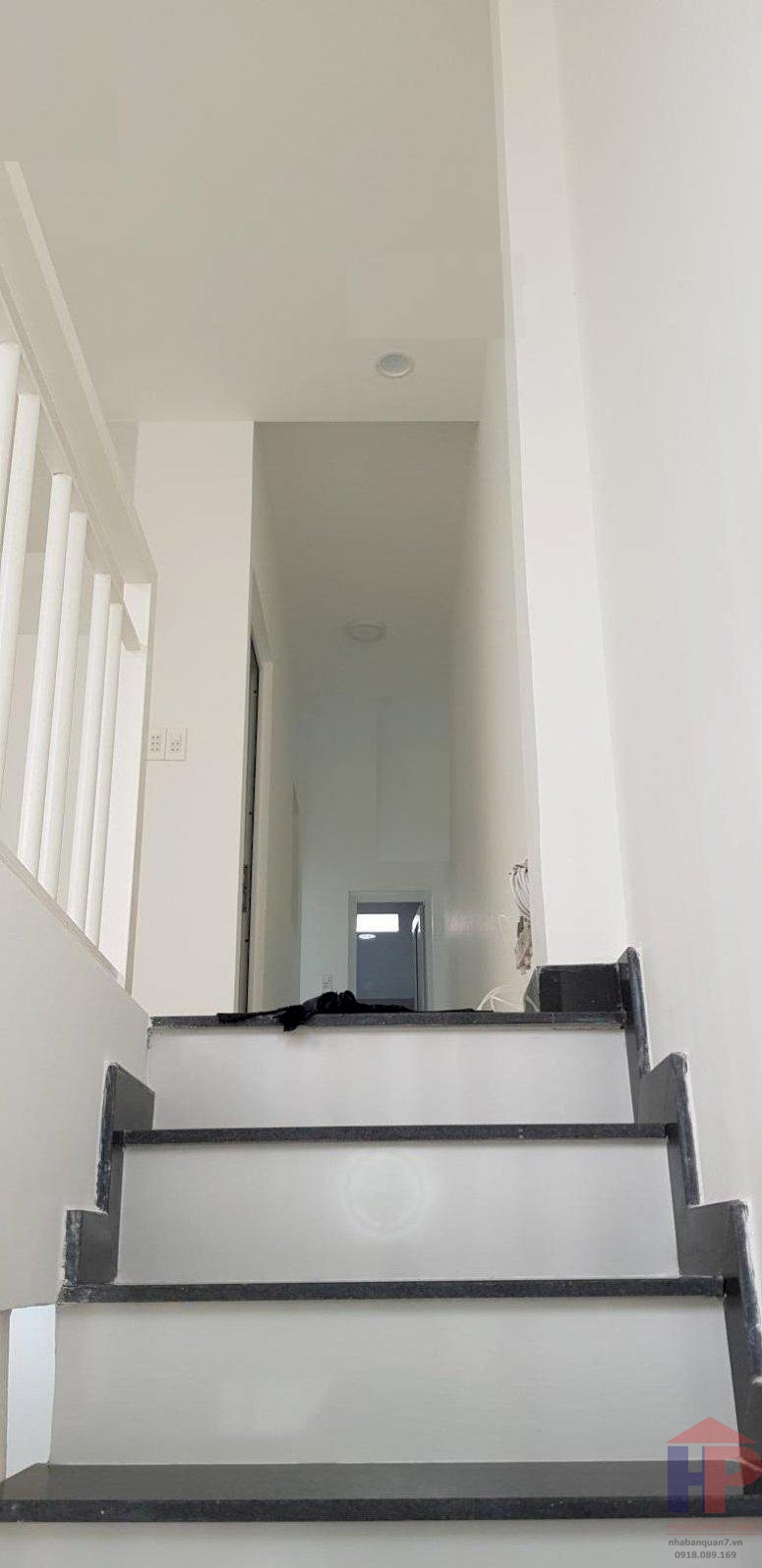 Bán nhà hẻm 300 Nguyễn Văn linh Quận 7, 1trệt - 1 lầu, DT 4x12m