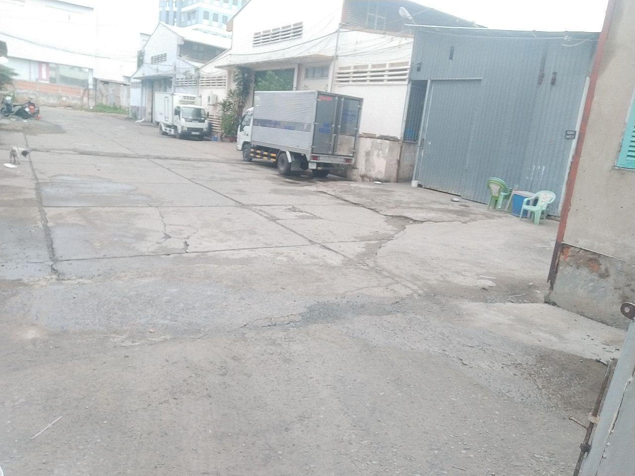 Cho thuê kho Bùi Văn Ba, P.Tân Thuận Đông DT: 25x24 tổng 600m2 LH 0909477288