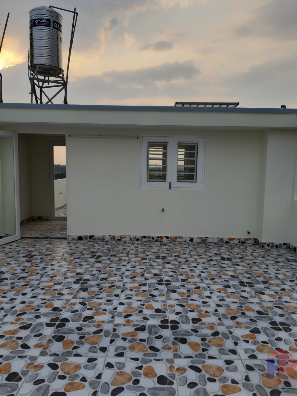 Bán nhà hẻm 1368 lê văn lương, xã phước kiển, Nhà Bè Dt: 5,5m x 15m 1 trệt, 2 lầu Giá: 5,3 tỷ LH 0909477288