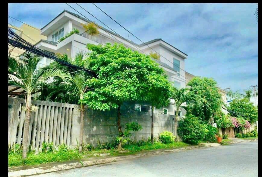 Bán gấp biệt thự khu A Làng Đại Học dt 10x25m giá 27.9 tỷ lh 0909477288