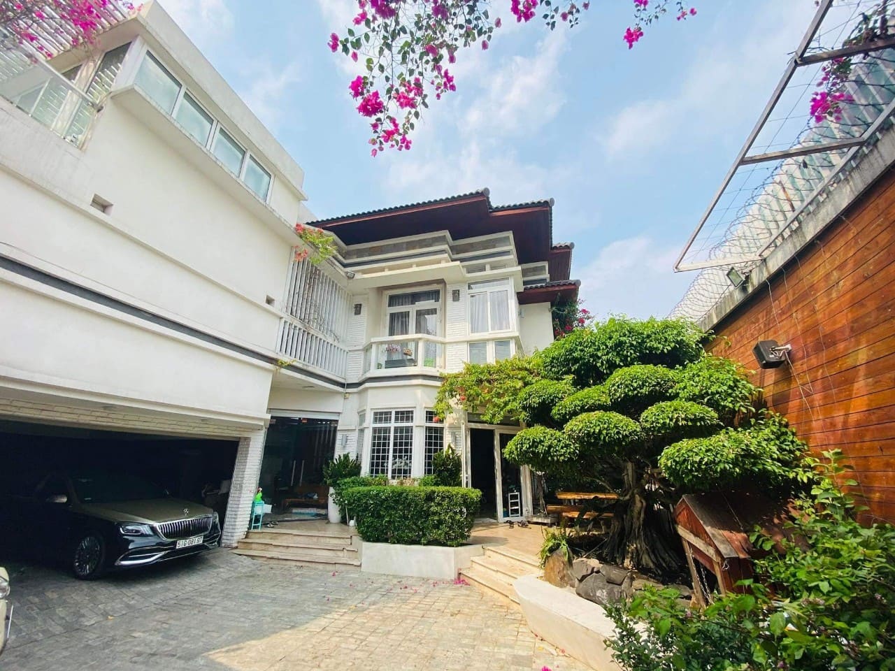 Bán biệt thự sân vườn tại khu Kiều Đàm dt 14x26m giá 65 tỷ lh 0909477288 Phước Sửu