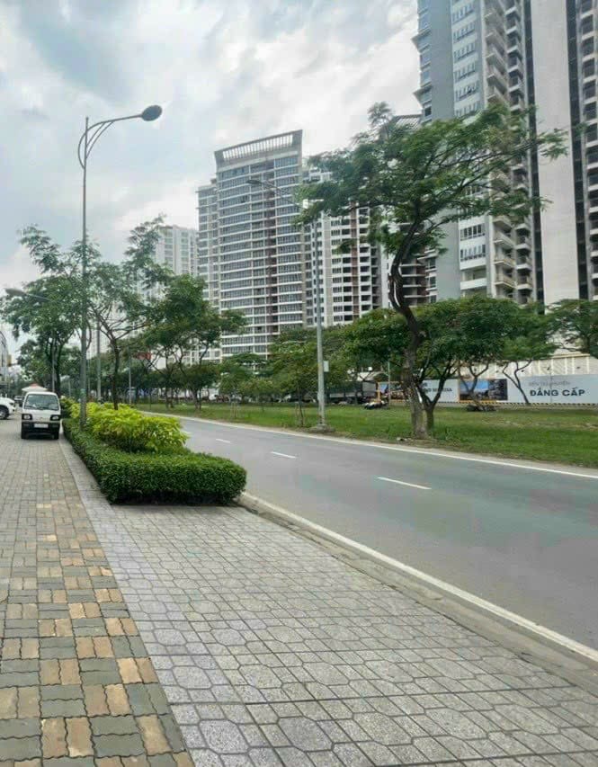 Bán gấp biệt thự Kim Long dt 10x21m giá 32 tỷ lh 0909477288