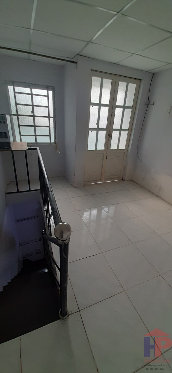 Cần bán gấp căn nhà hẻm, quận 12 DT 3.2 x 4m (thổ cư 100%) Pháp lý: sổ hồng Giá 400 triệu không thương lượng LH 0907 734 969